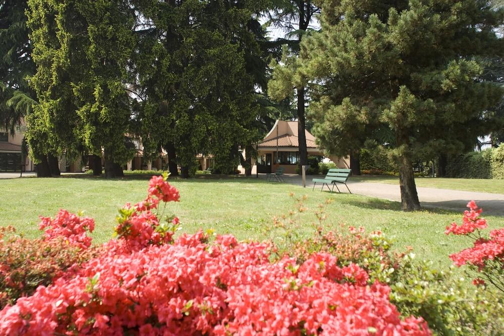 Hotel Pineta Busto Arsizio Exterior foto